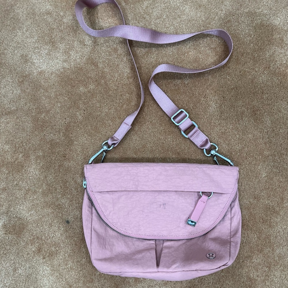 Like new Lululemon•festival bag purple lavender 💜